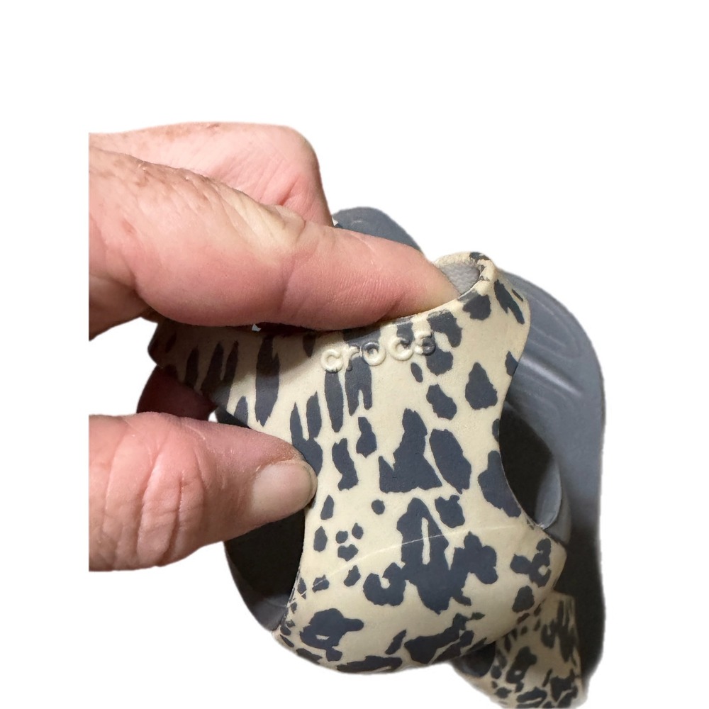 Crocs Sexi Flip Sandals Womens 9 Grey Leopard Print Excellent T-Strap Flat - Picture 7 of 9